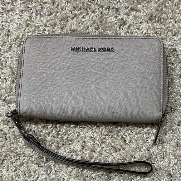 Michael Kors wallet/phone case - Picture 2 of 2